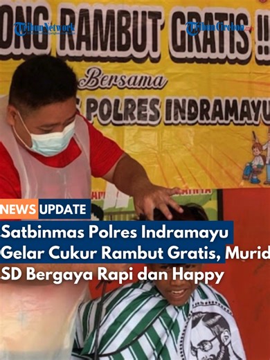 Satbinmas Polres Indramayu menggelar program cukur rambut gratis di SDN 1 dan 2 Paoman. Murid-murid laki-laki yang rambutnya panjang dan tidak rapi dijemput ke kelas dan dicukur oleh kapster profesional. Meski terlihat seperti razia, anak-anak justru senang karena bisa memilih model cukuran sesuai keinginan. Program ini bertujuan membina disiplin, kebersihan, dan karakter anak sejak dini, sekaligus menciptakan lingkungan belajar yang nyaman. Baca selengkapnya di TribunCirebon.com Reporter: Ahmad