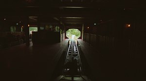 Letzte Woche haben wir gefragt, ob ihr lieber mit Max 👦 oder mit Moritz 👦🏼 aus der Kuckucksuhrenwerkstatt von Frau Schmetterling 🦋entkommen wollt. Die Wahl ist eindeutig - viel Spaß mit Moritz! 😍 | Efteling, Welt voller Wunder