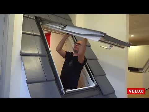 Activating/deactivating the spring on a VELUX top hung roof window