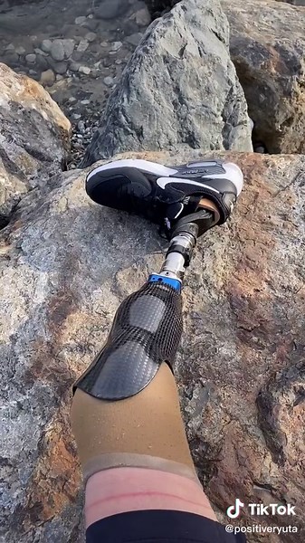 ロボットパパ合体🤖👨🏻🤖 #義足 #義足モデル #prostheticleg #Nike #airmax #義足かっこいい #ナイキ #スニーカー #ファッション #義足生活 #パパ #義足パパ #合体