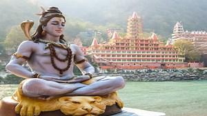 Mahamrityunjaya Mantra: बेहद चमत्कारी है महामृत्युंजय मंत्र, जानिए इसका हिंदी अर्थ, जप का तरीका और फायदे