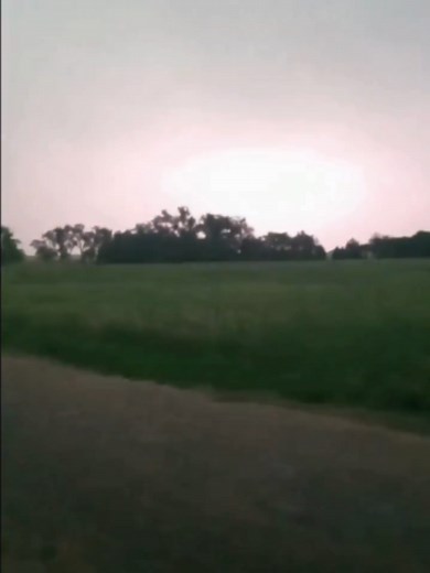 LIGHTNING STRIKE ⚡️: Intense lightning flashed above central Nebraska as the region was impacted by severe thunderstorms. The National Weather Service said that the area also experienced wind gust up to 70 mph and nickel-sized hail. #nebraska #severeweather #lightning #wind