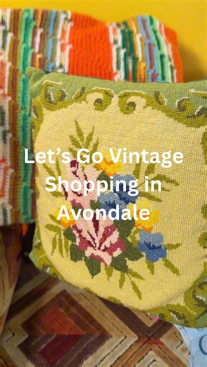 What if I told you that one of the world’s coolest neighborhoods is a vintage lover’s paradise, right here in Chicago? Time Out says Chicago’s Avondale neighborhood is the sixth coolest in the world 👀 so obviously I had to investigate. I think I need to return in the summer to have a full opinion on the “coolest neighborhood” verdict, but I definitely can tell you now that the Skull Island banana mocha at The Brewed is worth the trip alone. Truuusssst meeeee… Save this post to bookmark my Avond