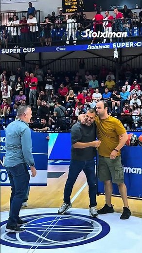 👏🏼 ΑΠΙΣΤΕΥΤΟΣ! 💙Φίλαθλος πέτυχε το Stoiximan half court shot με έπαθλο* 3.000€! #stoiximan