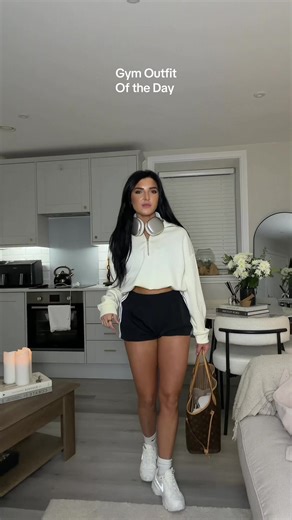 Gym outfit of the day. I’m wearing the smallest sizes 🫶 #tiktokmademebuyit #gymfit #gymwear #activewear #quarterzip