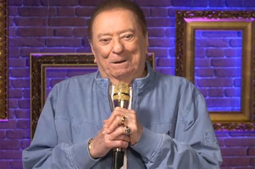 Raul Gil se emociona e comove durante retorno de seu programa: "Não posso parar!" - Portal Área VIP