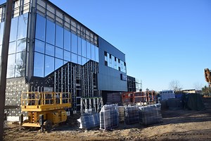 Budynek TVP 3 Gorzów wprost urósł w oczach. We wrześniu będą stąd nadawać program