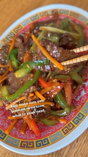 If you like beef and oyster sauce, you have to try this beef and ginger in oyster sauce recipe. Its super easy and very tasty, remeber this is takeaway food not traditional style and there are many ways of doing the same dish. For MSG, the only place our cookbook in sold and for the ingredients takeaways actually use visit our webstore Link in bio #Recipe #beef #beefinoystersauce #velveting #beefandginger #ginger #oystersauce #ziangs #ziangsfoodworkshop #foodie #recipe #easyrecipe #tenderbeef #c