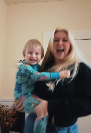 𝕋𝕒𝕪𝕝𝕠𝕣 𝕁𝕦𝕤𝕥𝕚𝕟𝕖 (@taylorjustine)’s videos with Upside Down - Original CHIC Mix - Diana Ross