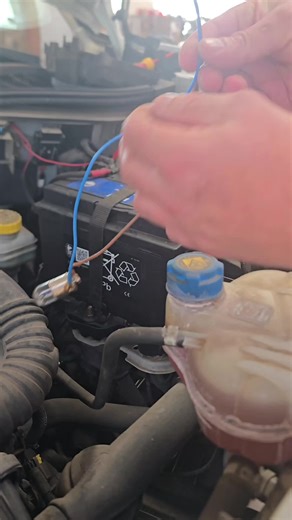O zi întreagă mă chinui să desfac, să măsor, să caut, să văd unde sunt firele întrerupte, dacă sunt oxidate, becurile dacă sunt ok și când încolo era scurtcircuit în becul de la oglindă. Asta e viata mergem înainte.🙈🙈🙈 #oamenisimpli