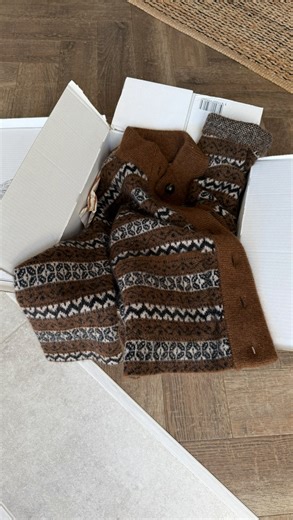 Caroline Sullivan on Instagram: "I’ve loved it on others but shall I keep it? @sezane *pr Autumn outfits, autumn knitwear, everyday outfits, unboxing, over 30’s style, minimal style"