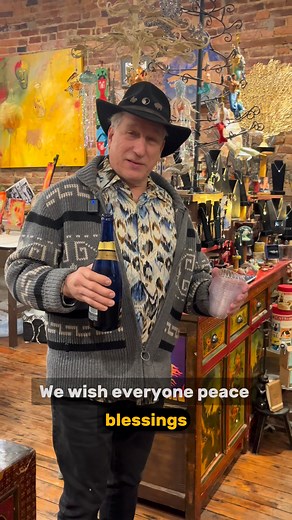 😻A rare Moment with John!! We are pouring the bubbly🥂 and invite you to join us this Holiday Season! We wish you all peace, blessings, and abundance!!💕 #holidayseason #thanksgivingweek #divingcatstudiogallery #phoenixville #chestercountypa #shopsmall #shoplocal #blackfriday #smallbusinesssaturday #smallbusiness | Diving Cat Studio Gallery