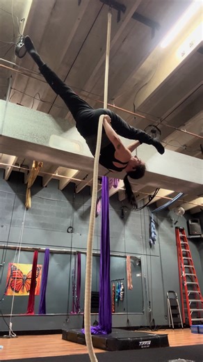 Mastering Aerial Rope Techniques in Acrobatics