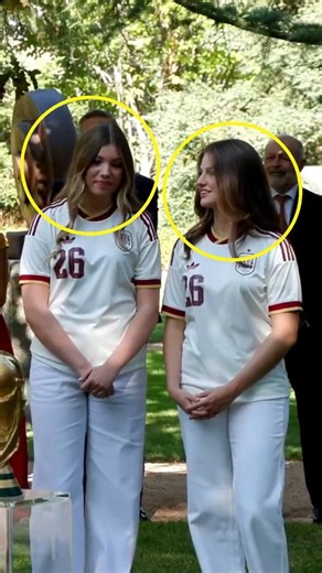FELIPE VI's NOD to his DAUGHTERS during the audience with the national team