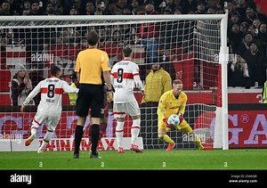 Torwart Peter Gulacsi RasenBallsport RB Leipzig RBL (01) Aktion     VfB Stuttgart vs RB Leipzig RBL  15.01.2025  DFL REGULATIONS PROHIBIT ANY USE OF PHOTOGRAPHS AS IMAGE SEQUENCES AND/OR QUASI-VIDEO Stock Photo - Alamy