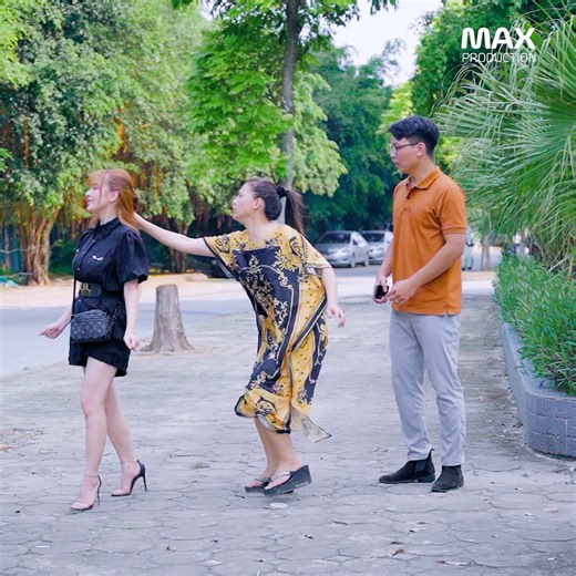 Máy bay bà già đi oánh ghen điếng người phát hiện ra tình địch là con gái của mình và cái kết | Max Production