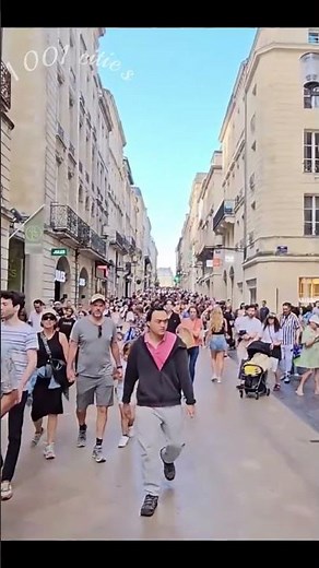 The Longest Shopping Street in Europe – Rue Sainte-Catherine
