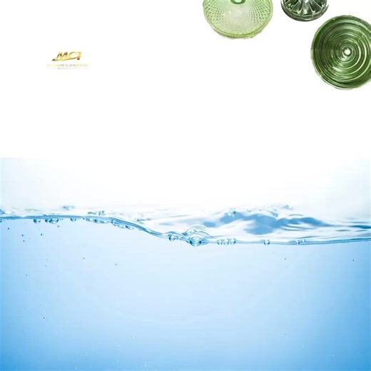 Santi Tobing | Air memang penting. Tapi air putih seperti apa yang sudah kamu minum? Kalau aku milihnya air bioglass shay. Soalnya kalau minum air ini... | Instagram