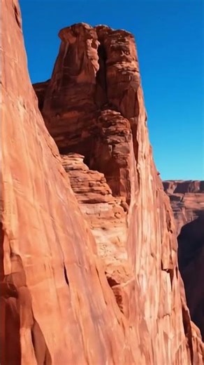 Abyss! The most extreme oppressive perspective of the Grand Canyon