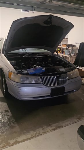Restoring a Rust-Free 1998 Lincoln Towncar