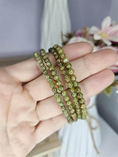 Peridot Bracelet 4mm, Delicate Green Gemstone Bracelet, Stackable Crystal Bracelet, Minimalist Jewelry, August Birthstone - Etsy