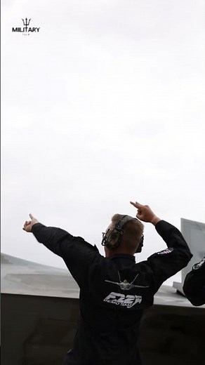 F-22 RAPTOR BREAKS THE LAWS OF PHYSICS 😳🔥