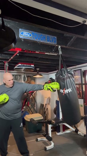 JOE LARRY HOLMES JAB RIGHT HAND