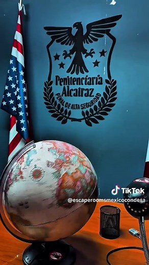 Increíble cuarto de escape en CDMX. Estás encerrado en la cárcel más temida del mundo. Los guardias ya saben que planeas escapar y tienes solo 60 minutos antes de que te atrapen y te conduzcan directo a la silla eléctrica. Usa tu ingenio, diviértete, trabaja en equipo y encuentra la ruta de fuga… antes de que Alcatraz se convierta en tu última morada. Reserva tu entrada, link en la bio. Escape Rooms México Condesa 🔥 #quehacercdmx #adondeir