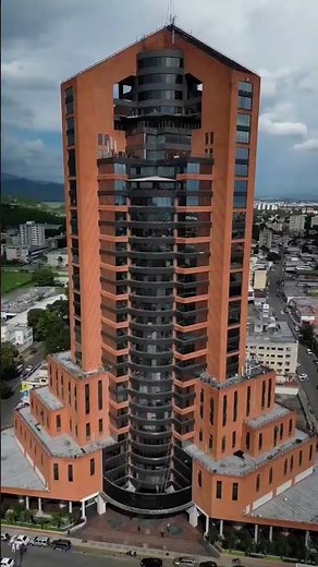Brutal vista de la Torre Sindoni de Maracay estado Aragua