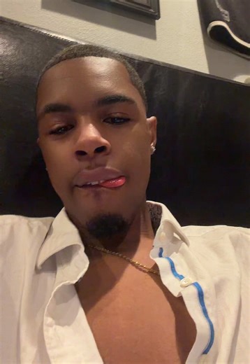 AVE M🛸 (@avemacarthur)’s videos with Sunday Love (feat. Pookiee) - Ave Macarthur