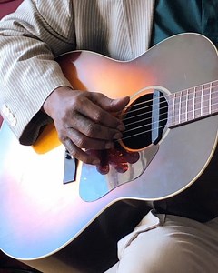 4.1K views · 365 reactions | Guitar lessons! Please share with your guitarplayin’ pals!  #guitarlessons #guitarlesson #learnguitar #soundofguitars #guitarteacher #teacher #lifeofamusician #guitar #troubadour #guitarlove #guitarlife #fingerpicking #fingerpickingguitar #fingerstyle #instaguitars #talentedmusicians #guitarsdaily #guitarsdailyfingerstyle #acousticguitar #bluesguitar #gitarrlektioner | Eric Bibb | Facebook