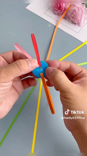 Use the note to make a little toy for the child.#foryou #diy #fyp #handmade