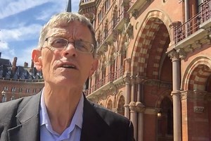 London to Paris by Eurostar train