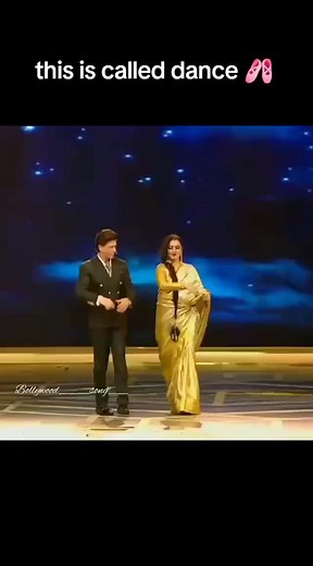 Mesmerizing Bollywood Dance by Rekha and Shahrukh Khan