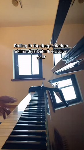 Piano Playing Techniques: Mastering the Rolling Action