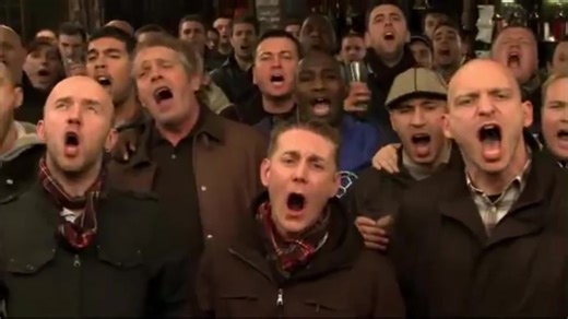 Weltklasse: Hooligans singen "Truly Madly Deeply" von Savage Garden!😍 In diesem Sinne wünschen wir allen Kutten, Ultras und euch anderen Problemfans frohe Weihnachten! 🎄 P.S.: Es gibt noch ein geringes Restkontingent an Silvester-Bestellungen 👉 https://www.fussballmafia.de/shop/pyrotechnik 🔥 | Fussballmafia.de