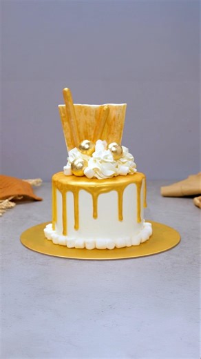 Luxury Golden Drip Cake 🎂#shorts #cake #nyamnyam