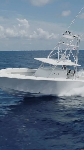 You can see 2 @sparksboatworks hulls in person starting today @flibsofficial on CD Dock Slips 18/19! ⚓️ Hull & Performance: Quad Mercury 425/600HP, 74 mph, advanced hull for smooth ride 🛥 Helm: Dual station w/ joystick & autopilot, twin 27” Garmin screens, Starlink, stereo, carbon/teak wheel, AC, premium upholstery 🎣 Fishing: Gap tower, dual livewells, chill plates, Seakeeper 6, rocket launcher, numerous rod holders, hose reels, hubbell outlets 🛋 Seating & Comfort: Release ladder-back chairs,