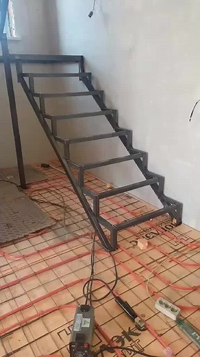 Metal Staircase Under Construction: Step-by-Step Process