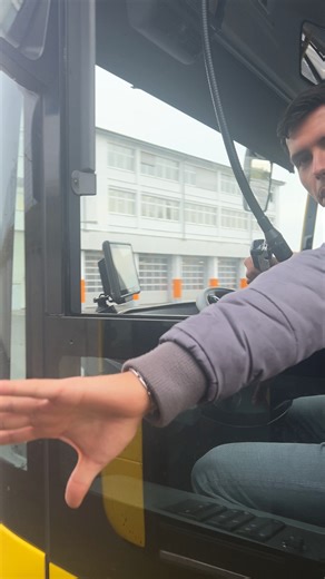 Stop mal kurz! 🤚 Wusstest du, dass du diesen Berliner ÖPNV-Bus bei uns mieten kannst? Wir von BVB.net bringen euch den echten Berlin-Vibe direkt zum Set oder Event. Egal ob für krasse Film- und Fotoaufnahmen oder als Special-Shuttle – die gelben Busse, die jeder kennt, könnt ihr bei uns flexibel inklusive Fahrpersonal mieten. 🎬 Bock auf den gelben Riesen für dein Projekt? Check den Link in der Bio oder geh auf www.bvb.net! 🧡 #bvbnet #bvg #busmieten | BVB.net