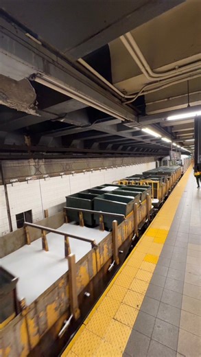 The NYCT Garbage Collector Train 🌨️ 1:00AM #NYCSubway #NYC #NewYorkCity | NYC Subway Life