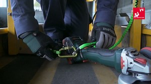 Uncompromising Safety. Fall protection. Falling tools are a safety risk when working at great heights. With the integrated fall protection, the user can secure the machine using a snap hook. This prevents the machine from falling down after losing control. You can find more about the cordless angle grinders under https://fal.cn/3A58p #metabo #professionalpowertoolsolutions #theBatteryfortheTrade #novelties #anglegrinder #cordlessanglegrinder #CAS #CordlessAllianceSystem #fallingprotection #jobsa