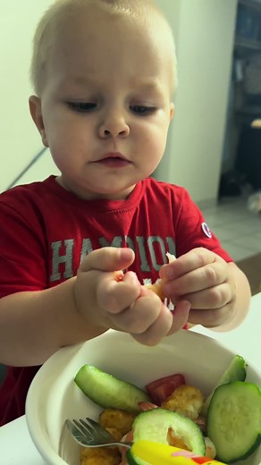 INST : _S.9.V__☺️ #мукбанг #детскиймукбанг #еданакамеру👁️😉мукбанг #асмр