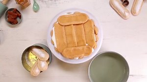 Elle est indémodable, elle nous rappelle à tous un bon souvenir, un moment heureux, un dessert gourmand... C'est la charlotte Tupperware aux pêches ! La recette : http://bit.ly/2KAEiPG (coucou @Tupperware France Officiel ) | Cuisine Actuelle