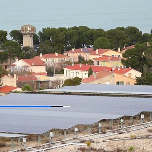 Two energy giants are getting ready to build France’s largest green hydrogen plant. They hope to access the EU's €672.5 billion pandemic recovery fund: http://bit.ly/3aTn9hX #RealEconomy w/ European Commission - Economy and Finance | Euronews English
