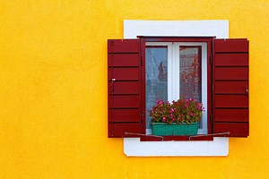 Yellow House with Shutters: Color Combinations Ideas