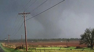 2 dead as severe storms, tornadoes move through central U.S.