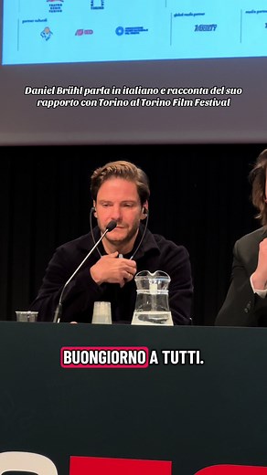 Daniel Brühl e il suo italiano catasrofico 😂 #tff43 #torinofilmfestival #danielbrühl #davedere