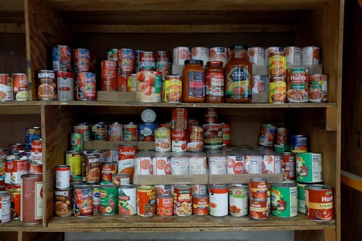 Food pantry network across the Midwest abruptly shuts down leaving 300,000 families in the lurch - NewsBreak