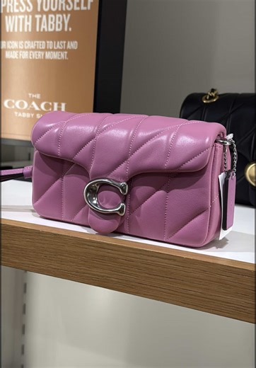 Hello Kitty Inspired Nail Designs for a Cute Look